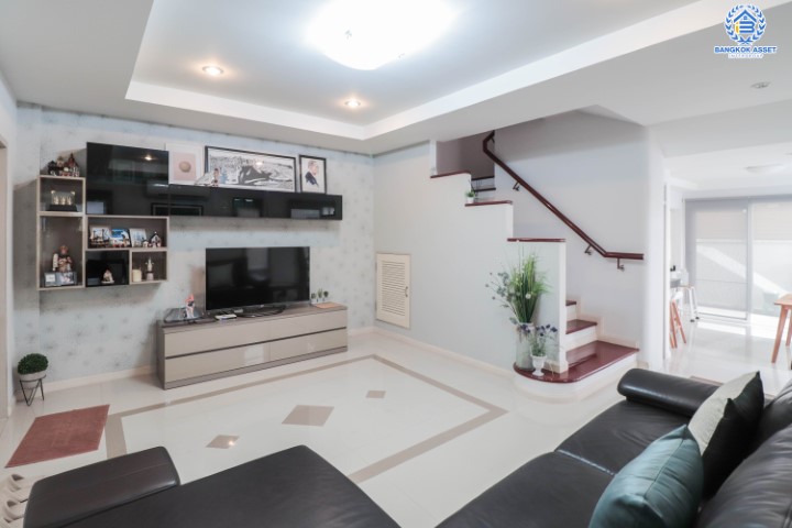 ทาวน์โฮมมือสอง3ชั้นแปลงมุม! ม.ศุภาลัยวิลล์ เพชรเกษม48 เนื้อที่เยอะถึง 31.60 ตร.ว. ฟังก์ชันจัดเต็ม 3 ห้องนอน 3 ห้องน้ำ  บิ้วท์อินห้องครัว บ้านสวยพร้อมเข้าอยู่ สภาพดีมาก บนทำเลศักยภาพ เชื่อมต่อถนนหลายเส้นทาง เดินทางสะดวก ใกล้รถไฟฟ้า "สถานีเพชรเกษม48"